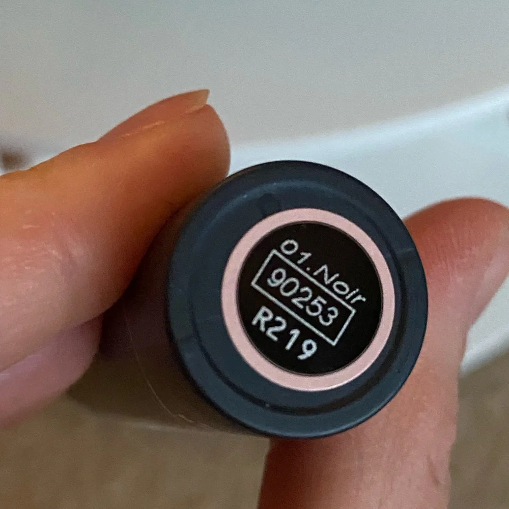 Yves Rocher Volume black mascara in NOIR